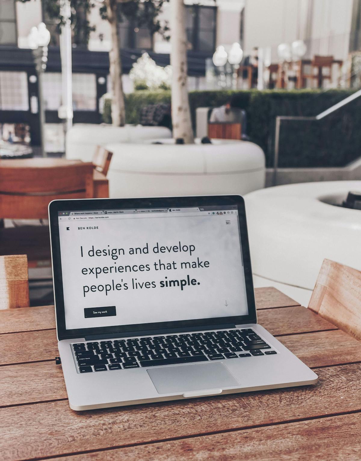 I design and develop experiences that make people's lives simple